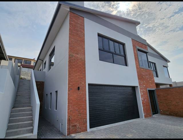 3 BEDROOM DUET FOR SALE IN ISLAND VIEW